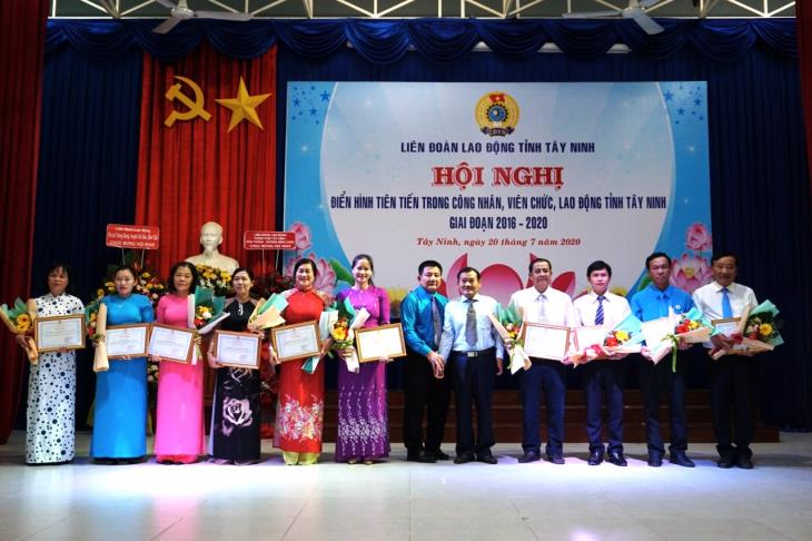 Công đoàn tỉnh Tây Ninh tổ chức hội nghị điển hình tiên tiến trong công nhân, viên chức, lao động giai đoạn 2016 – 2020